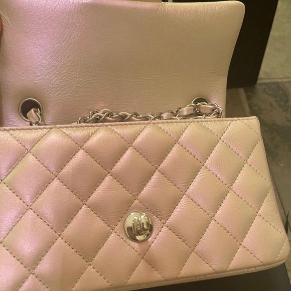 CHANEL 21K MINI IRIDESCENT PINK FLAP BAG - Picture 4 of 7